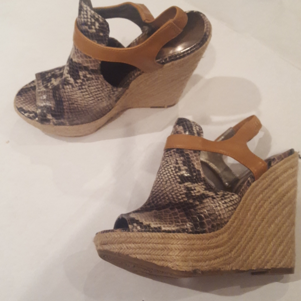 NWOT Snake print wedges